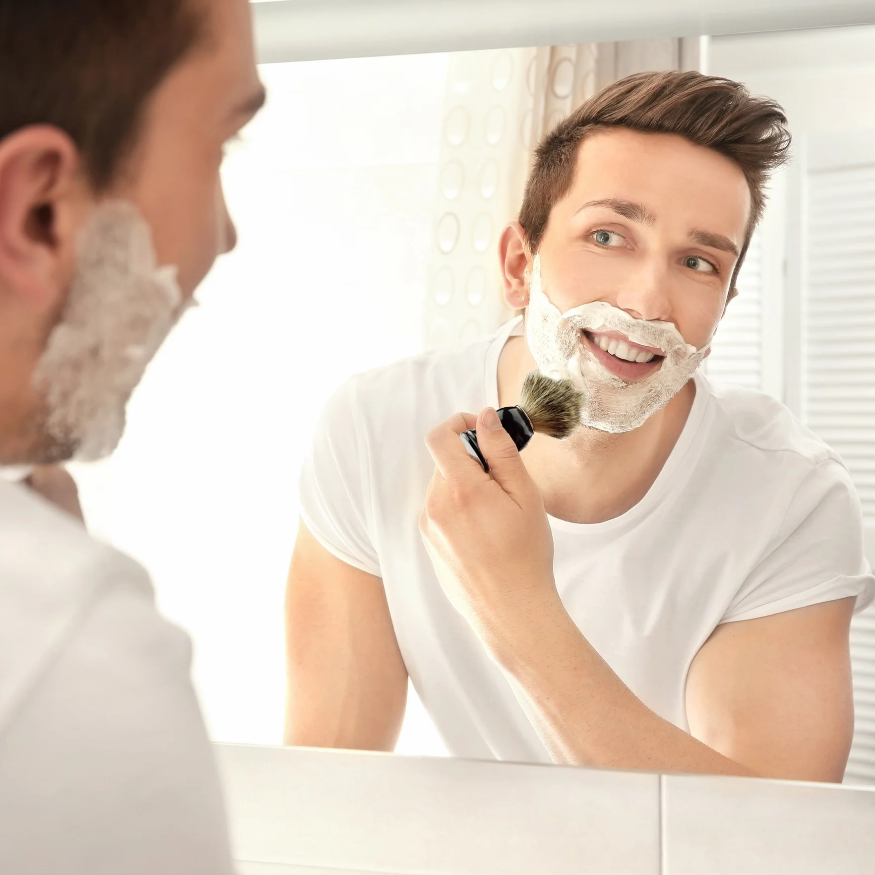 Pennello barba in tasso (incl. EBook Gratuito) – Pennello da Barba Professionale di alta qualità in pelo di vero tasso con confezione regalo - per una rasatura delicata e profonda
