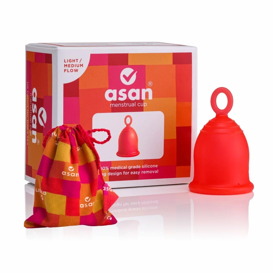 Asan Coppetta Mestruale - La Coppetta Più Semplice da Inserire e Rimuovere, Speciale Design con Anello, Silicone Morbido di Qualità Medica, Progettata negli USA (Flusso Leggero/Medio)