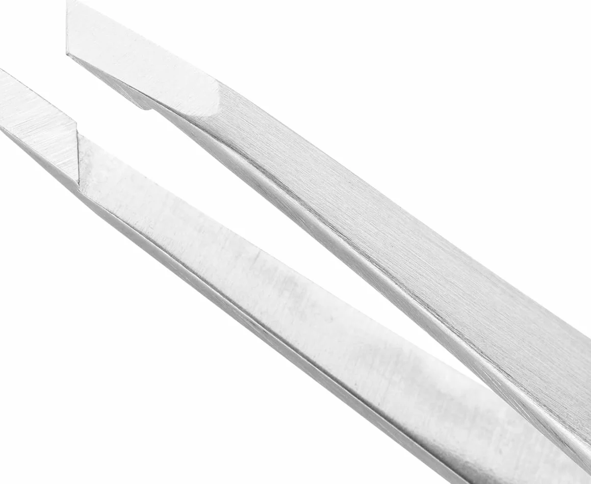 ZWILLING Pinzetta angolata (pinzatura delle sopracciglia, rimozione delle schegge, punte ruvide e affilate a mano, ipoallergeniche), premium, argento, 90 mm