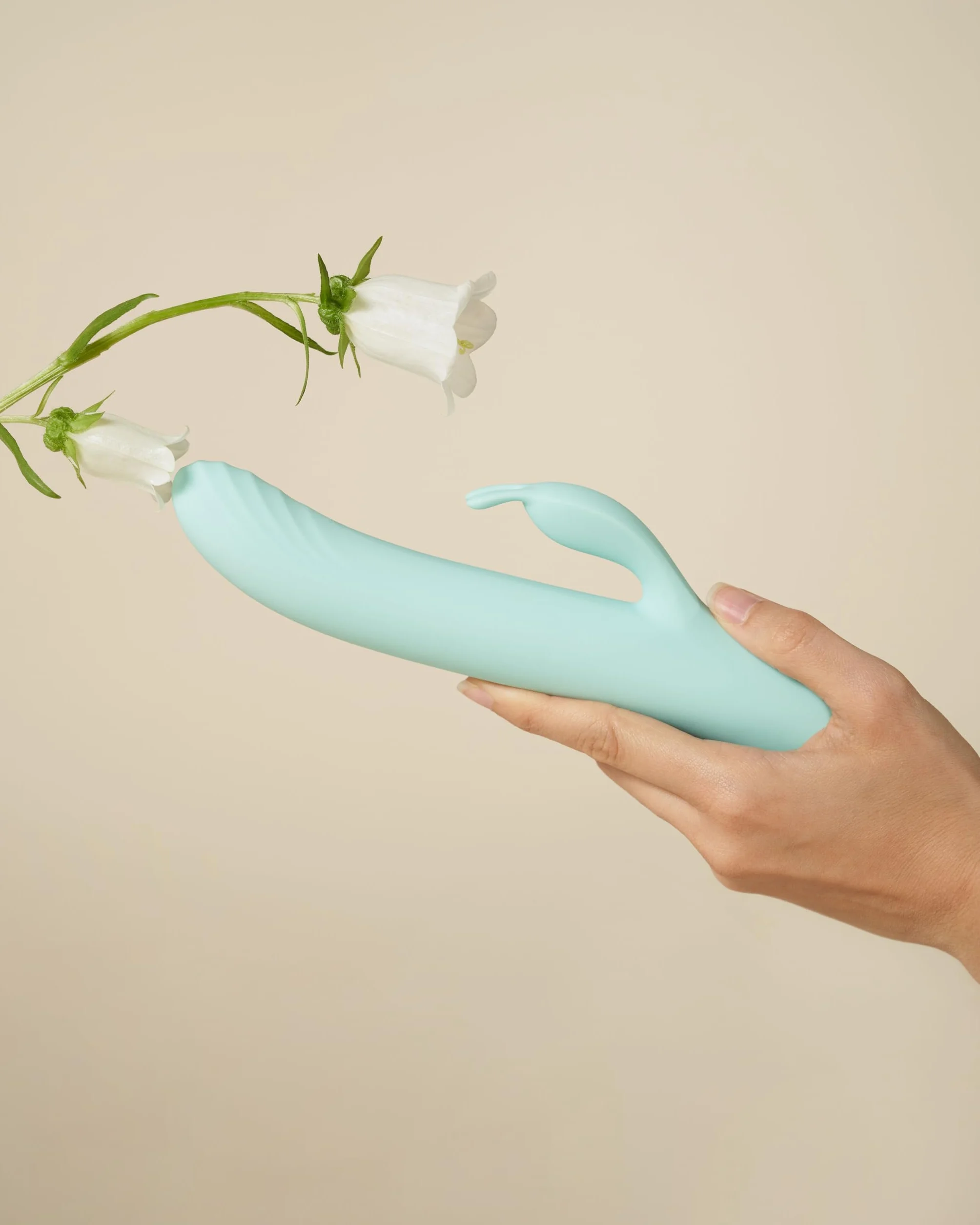 Control Be Playful, Vibratore Rabbit con Effetto Spinta e Braccio Flessibile per il Clitoride, Silicone medico senza Ftalati, Ricarica USB, Water Splash (IPX4)