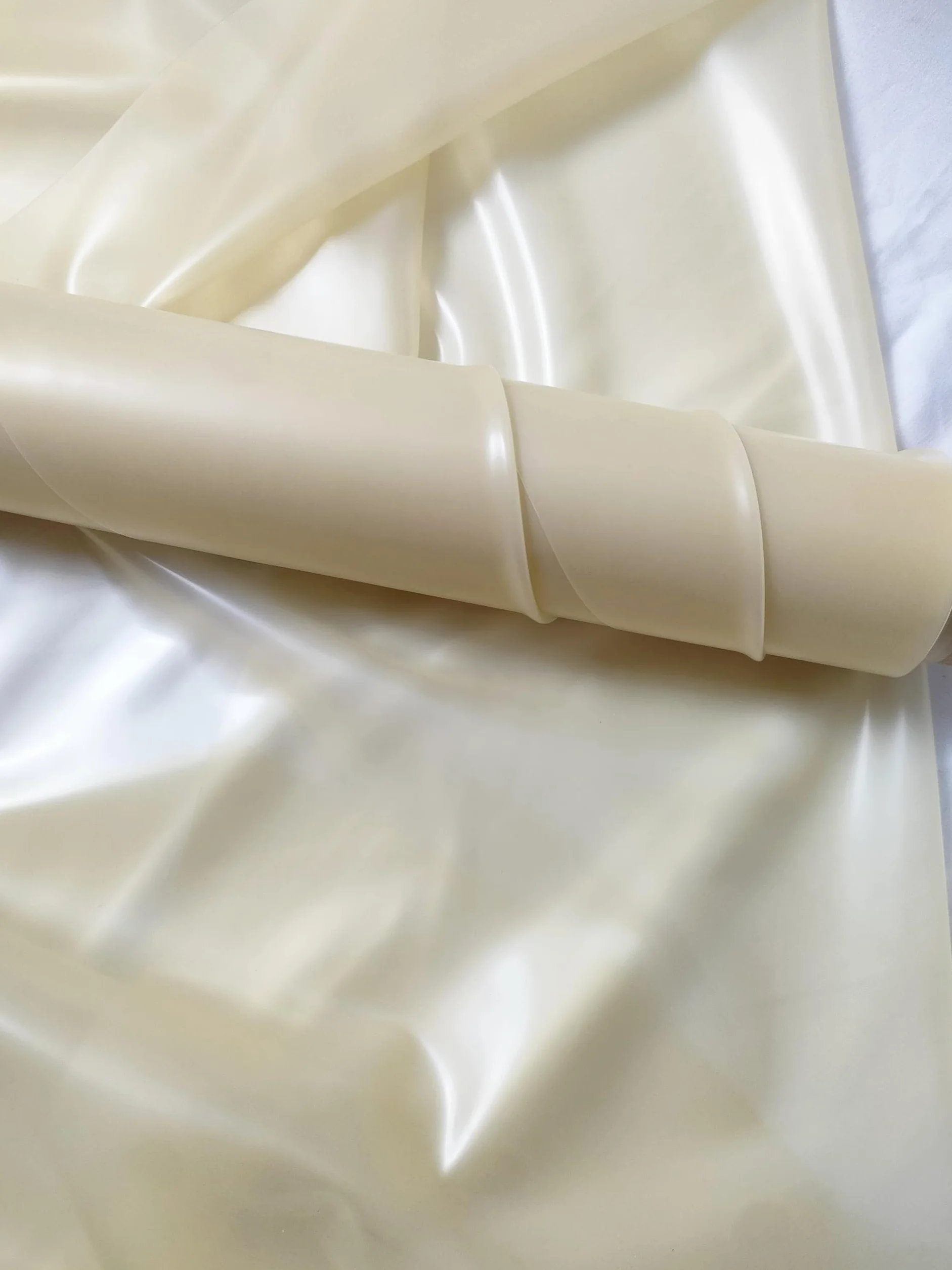 Tessuto in lattice naturale impermeabile 0,4 mm beige trasparente 1,1 x 1 m per massaggi SM