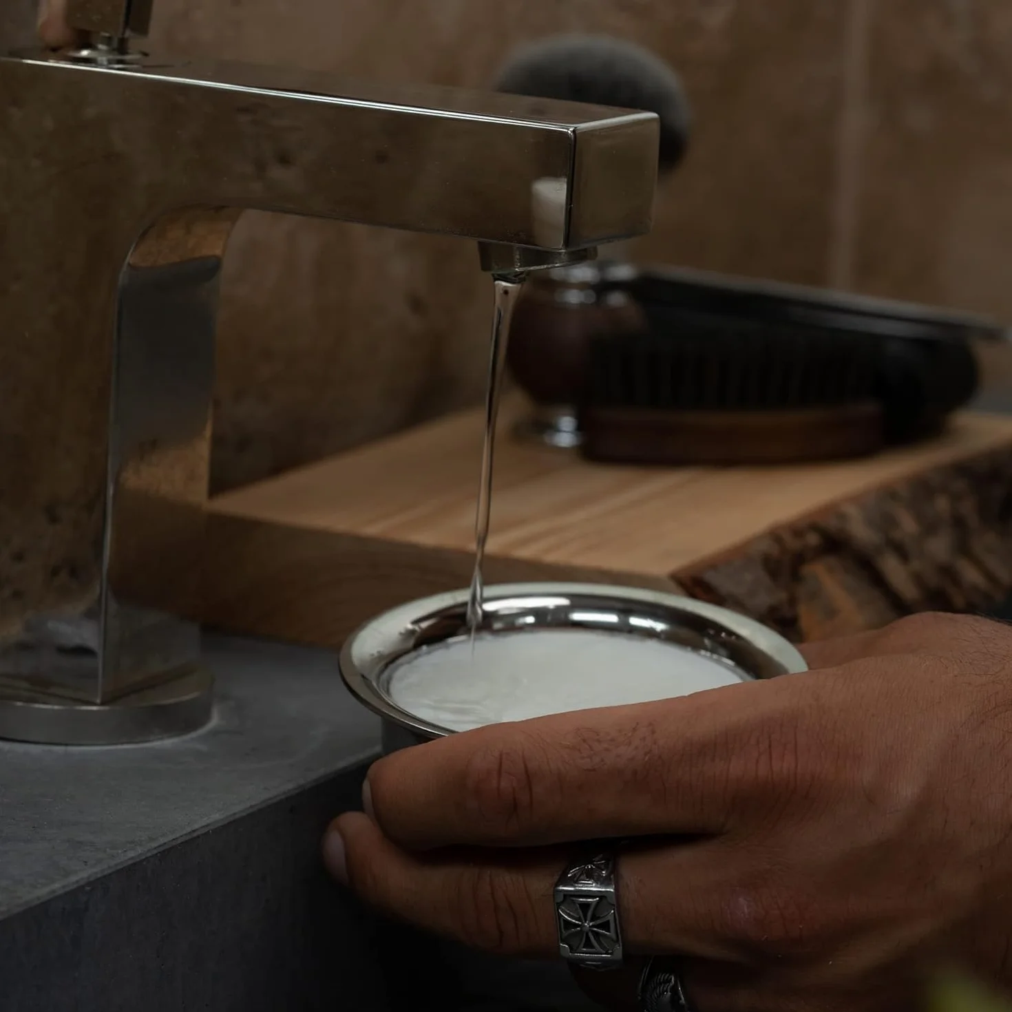 Störtebekker Premium Sapone da rasatura (Cocco) - per una ricca schiuma da barba - Perfetto per la rasatura con rasoio di sicurezza e rasoio a lama dritta - vegano - fatto a mano (70g, 1pc.)