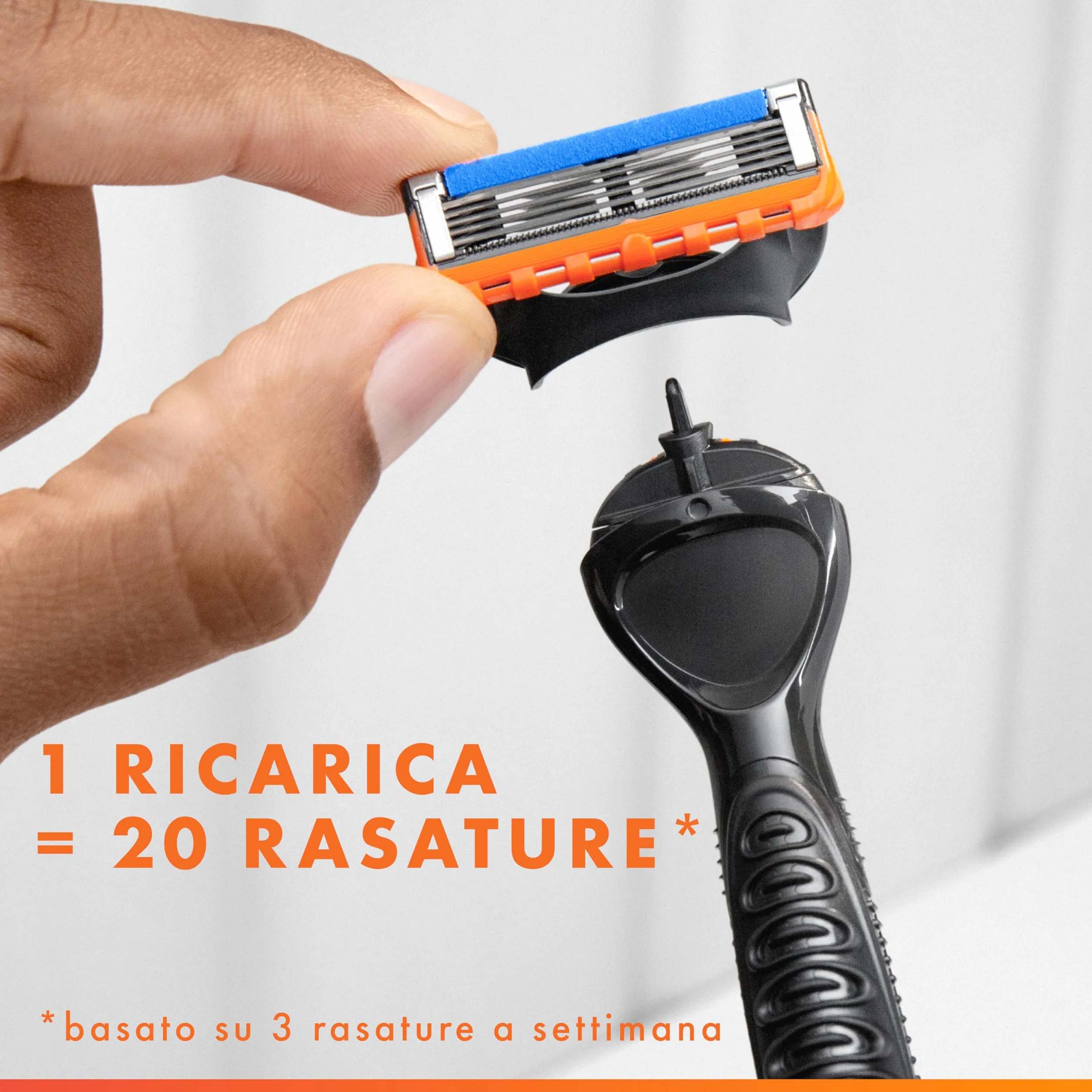 Gillette Fusion 5, 1 Rasoio Barba Manuale e 12 Lamette da Barba di Ricambio per Rasoio Manuale Fusion5, da 5 Lame, Rasatura Scorrevole con Striscia Lubrificante, Fino a 1 Mese di Rasatura per Lametta