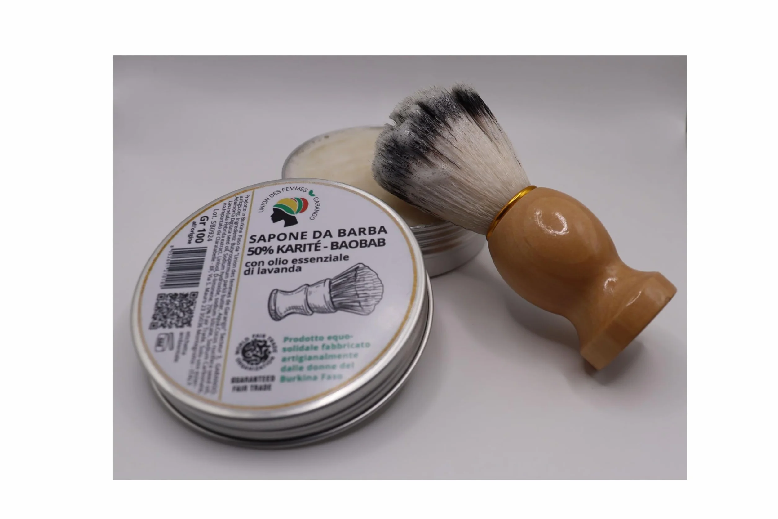 Sapone da barba 50% karité e baobab, con olio essenziale di lavanda (100 gr). Prodotto artigianale ottenuto da impasto a freddo. Cremoso e idratante. Tagliato a mano.
