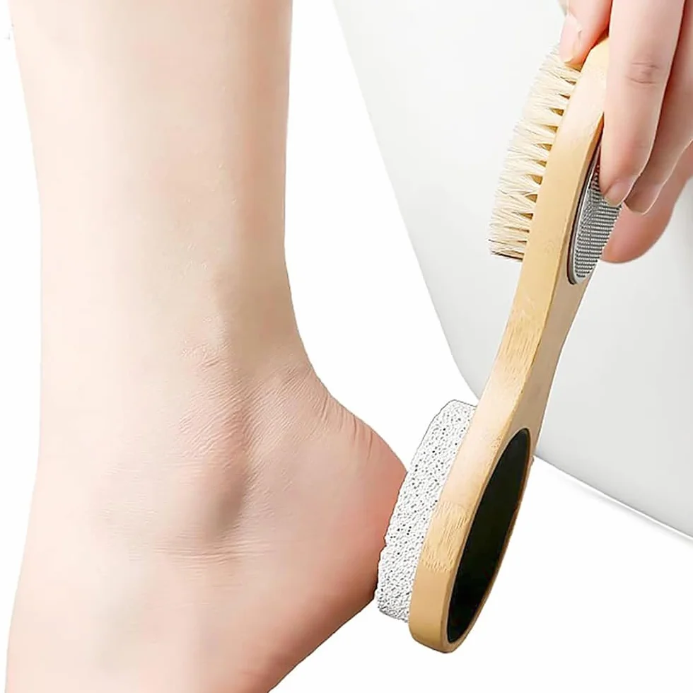 Spazzola per Piedi in Legno 4 in 1 con Pietra Pomice e Raspa Mentale