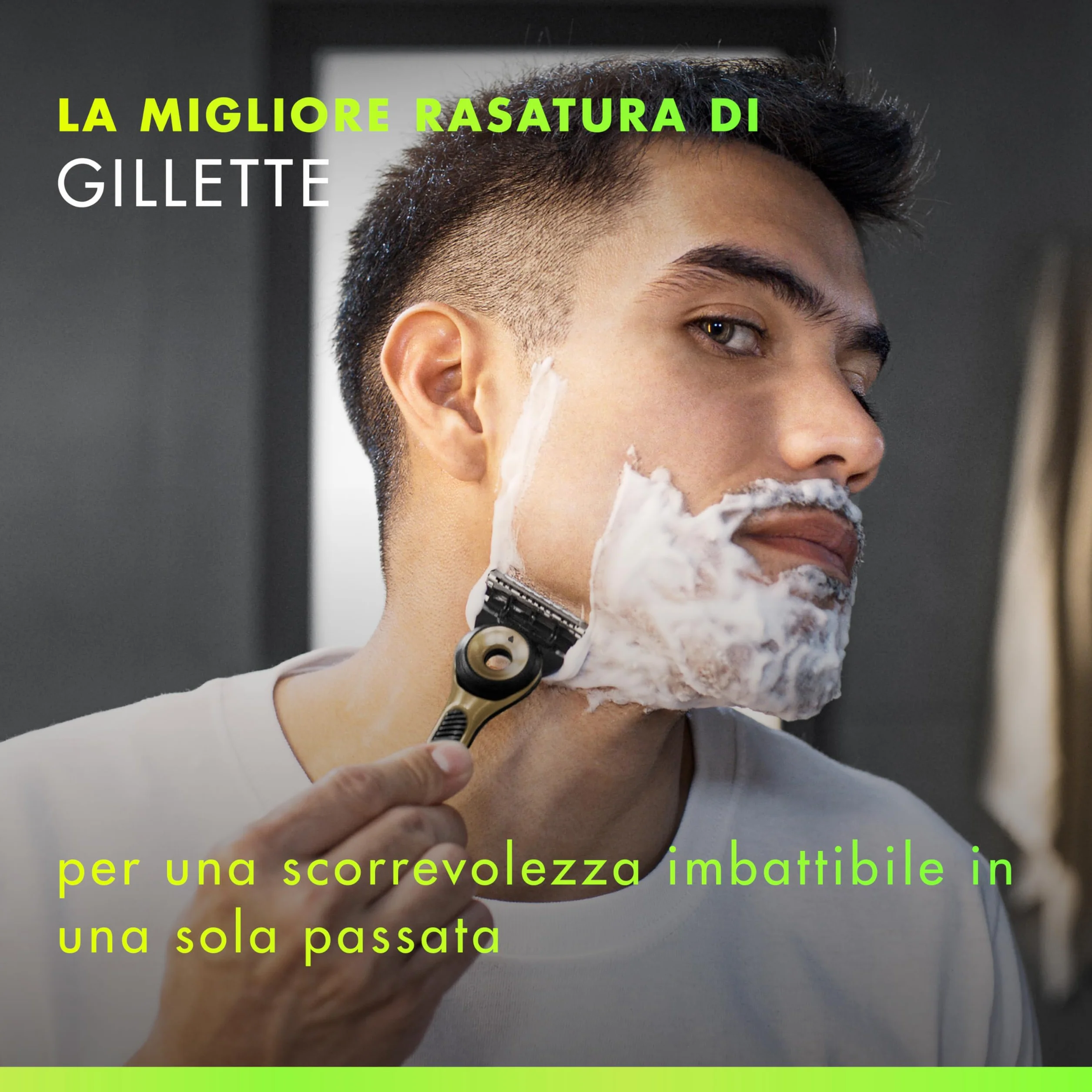 Gillette Labs con Barra Integrata, Rasoio Barba Manuale, 1 Manico, 1 Lamette Gillette di Ricambio, con Base Magnetica, Edizione dei Campioni, Oro, Rasoio Barba e Lamette di Ricambio