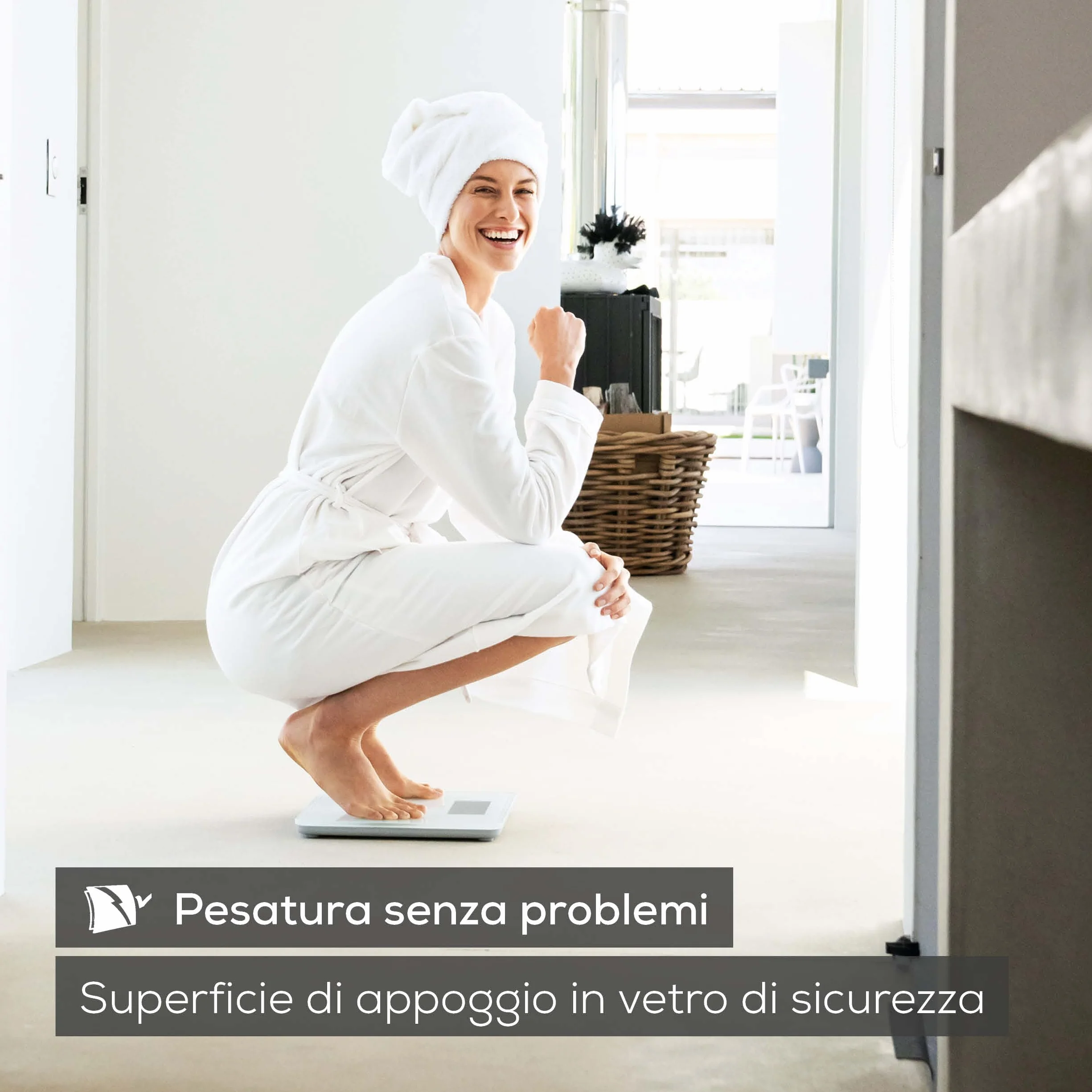 Beurer GS 120 Bilancia Digitale Compatta in Vetro, Display LCD, Portata 150 kg, 27x26 cm, Graduazione 100 g