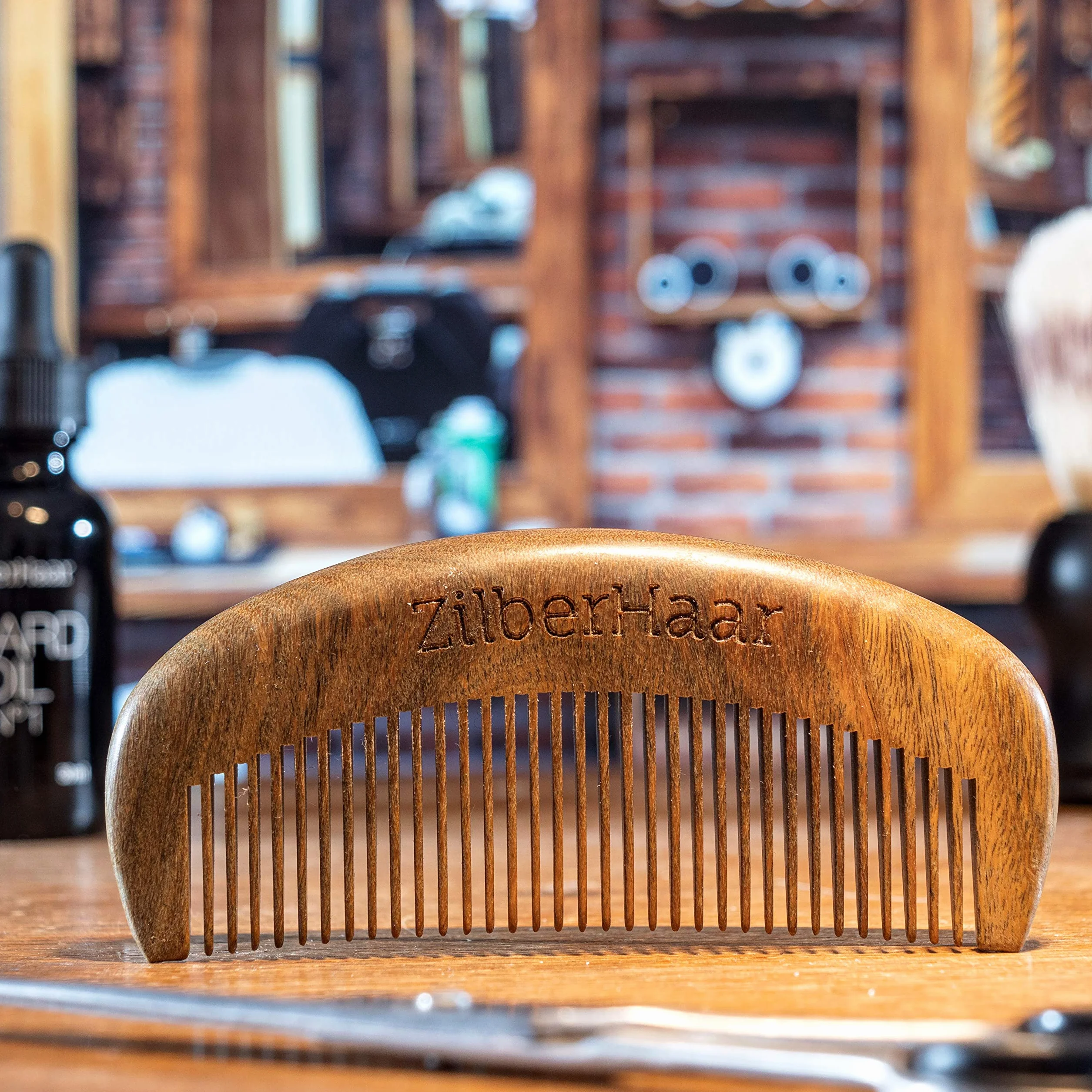 ZilberHaar - Pettine da Barba - 100% Legno di Sandalo Profumato - Accessorio Essenziale per la Cura della Barba per Uomo, Liscia la Barba senza Elettricità Statica - Pettine Fatto a Mano