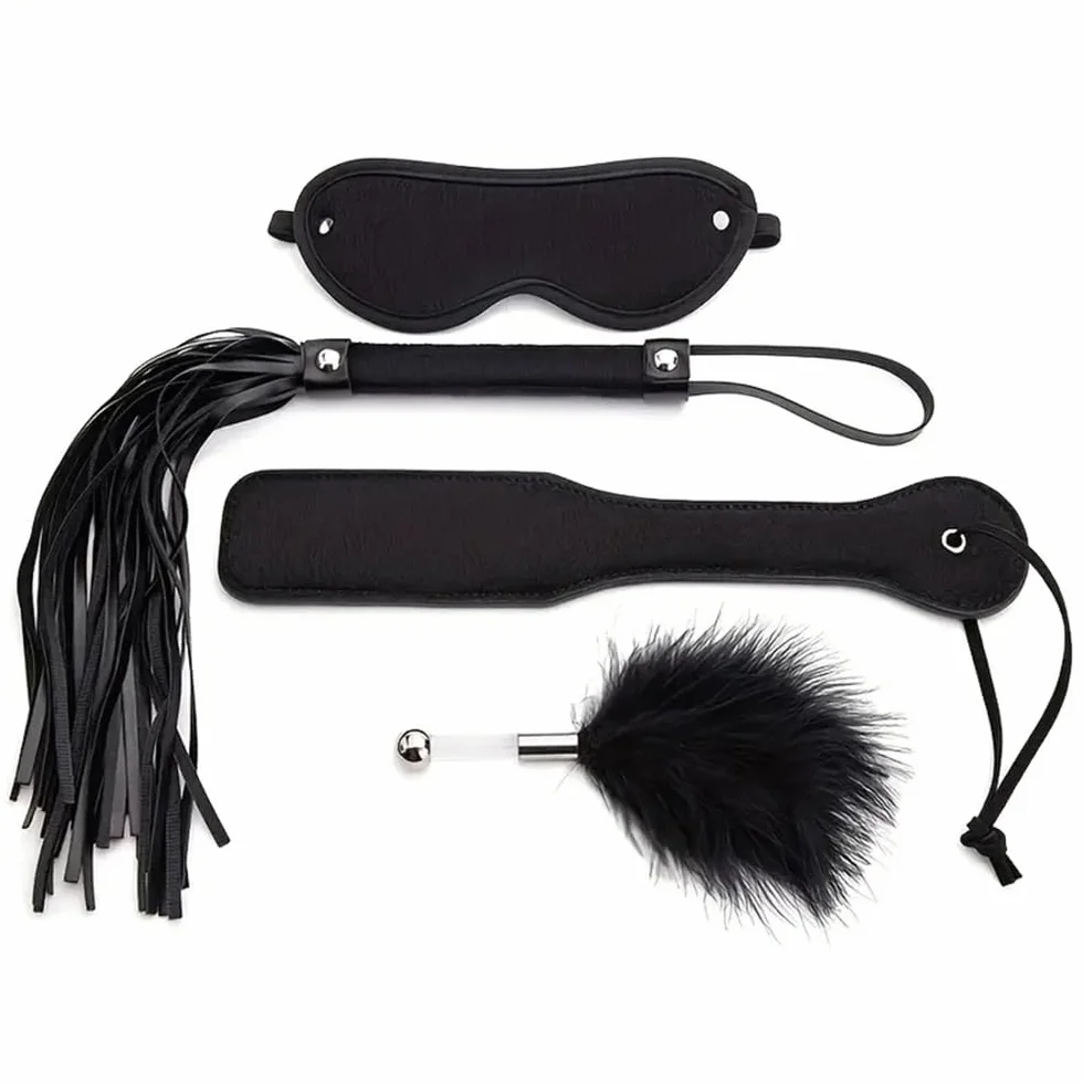 Set da 4 pezzi di paddle da allenamento in pelle nera con piume per feste