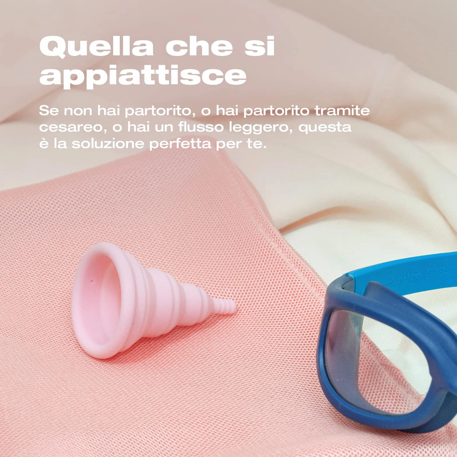 Intimina Lily Cup Compact misura Size A - Piccola Coppetta Mestruale Morbida con Design Compatto Flat-fold, Coppa Mestruale Compatta, Coppette Mestruali