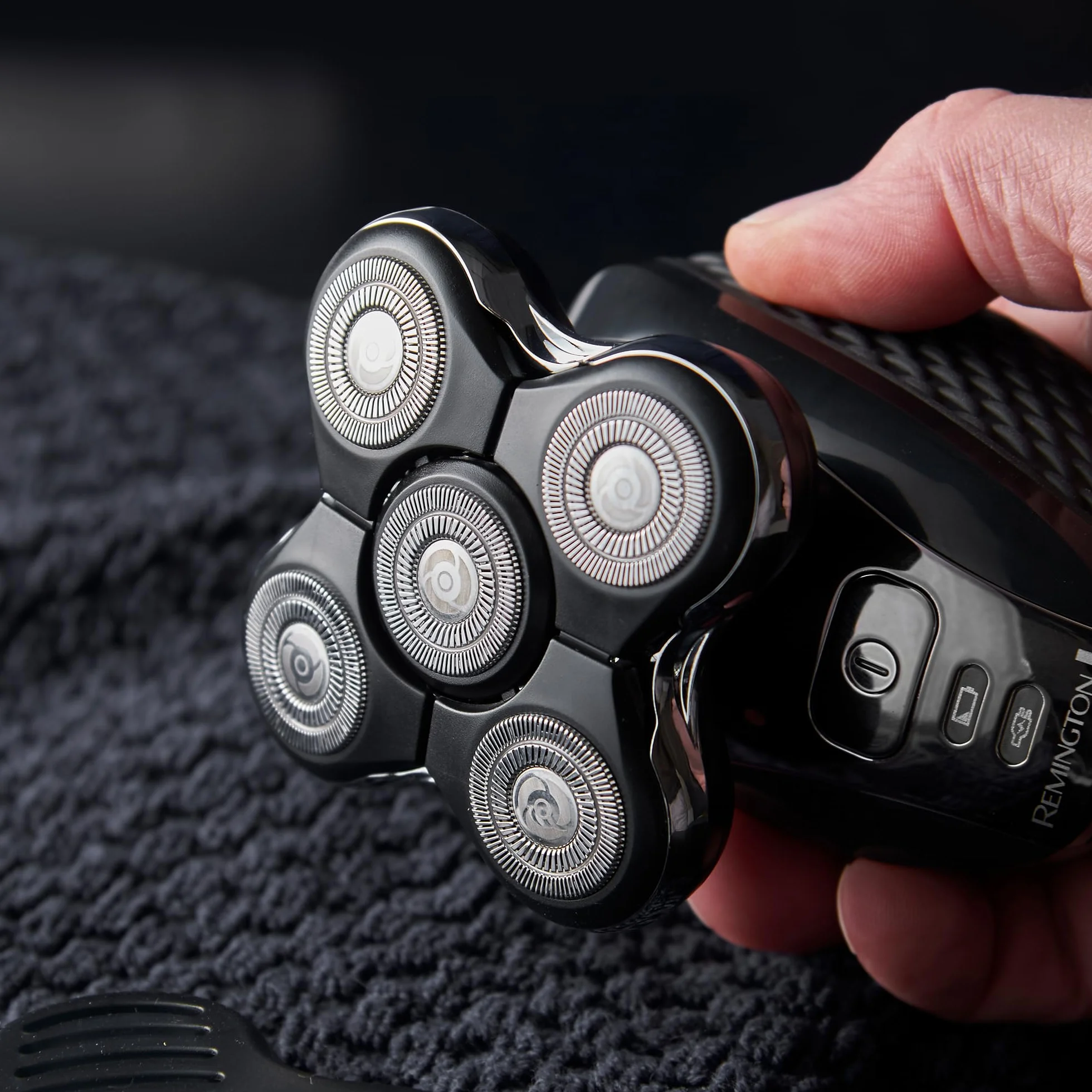 Remington Rasoio Testa Calva Uomo RX5 XR1501 - Lama a doppia traccia flessibili, Rasoio a testine Rotanti al litio, 5 testine di rasatura