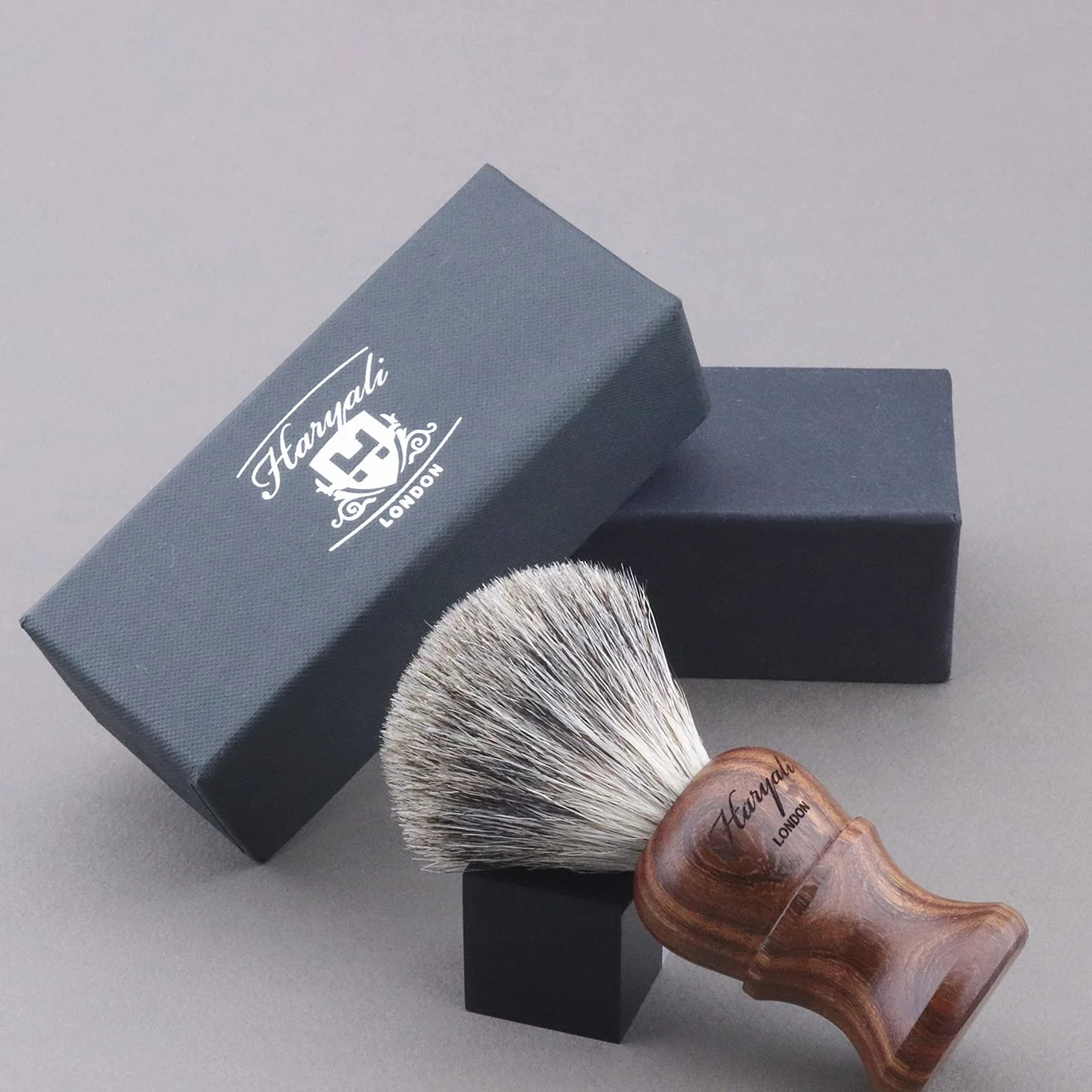 Haryali London, Pennello da barba in puro legno di tasso per uomo - Pennello da barba tradizionale per una schiuma ricca, accessorio da barba per uomo ideale per pelli sensibili