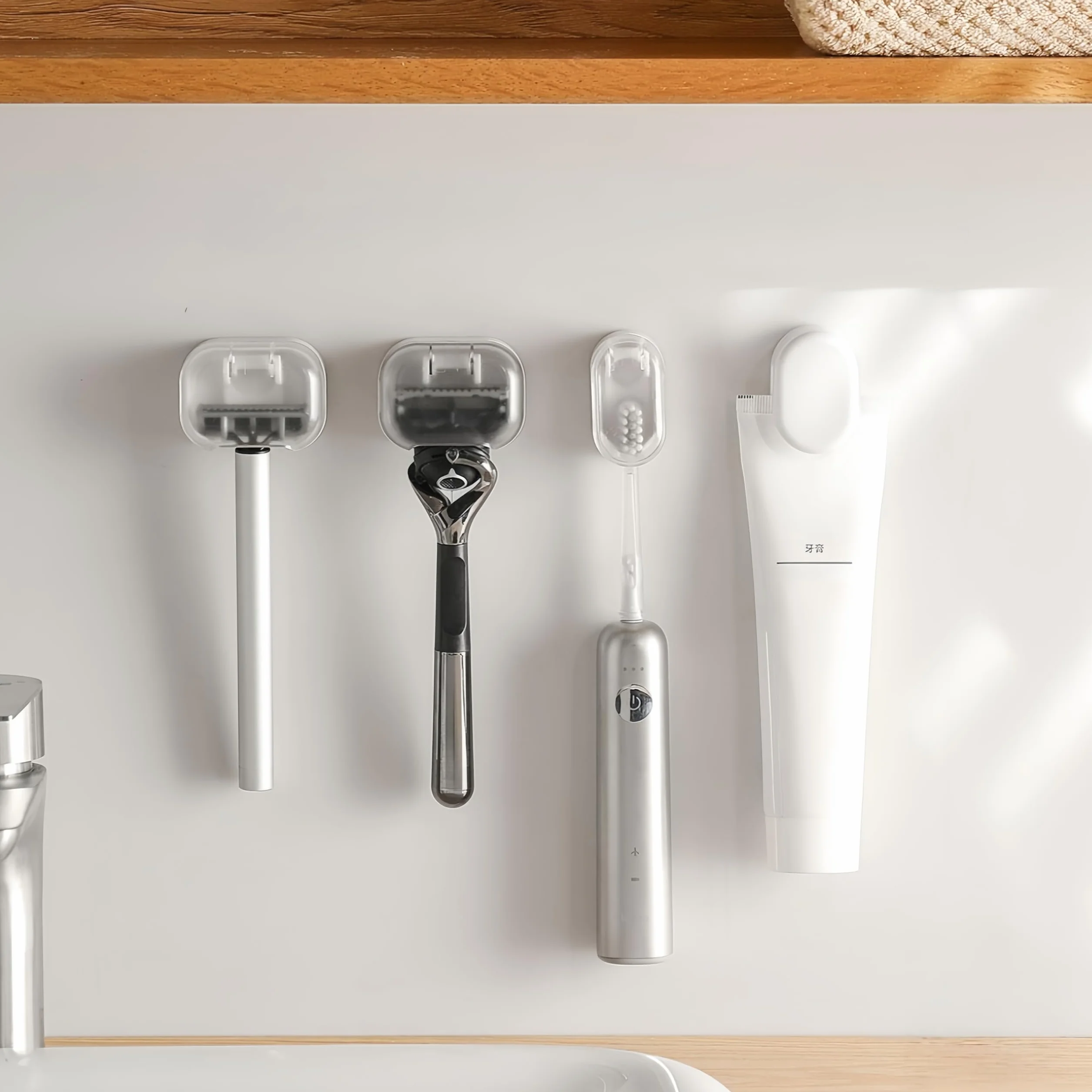 Razor Holder Razor Holder, Razor Holder with Cover, Dustproof Design, Waterproof Self-Adhesive Razor Holder Hanger for Bathroom Organiser