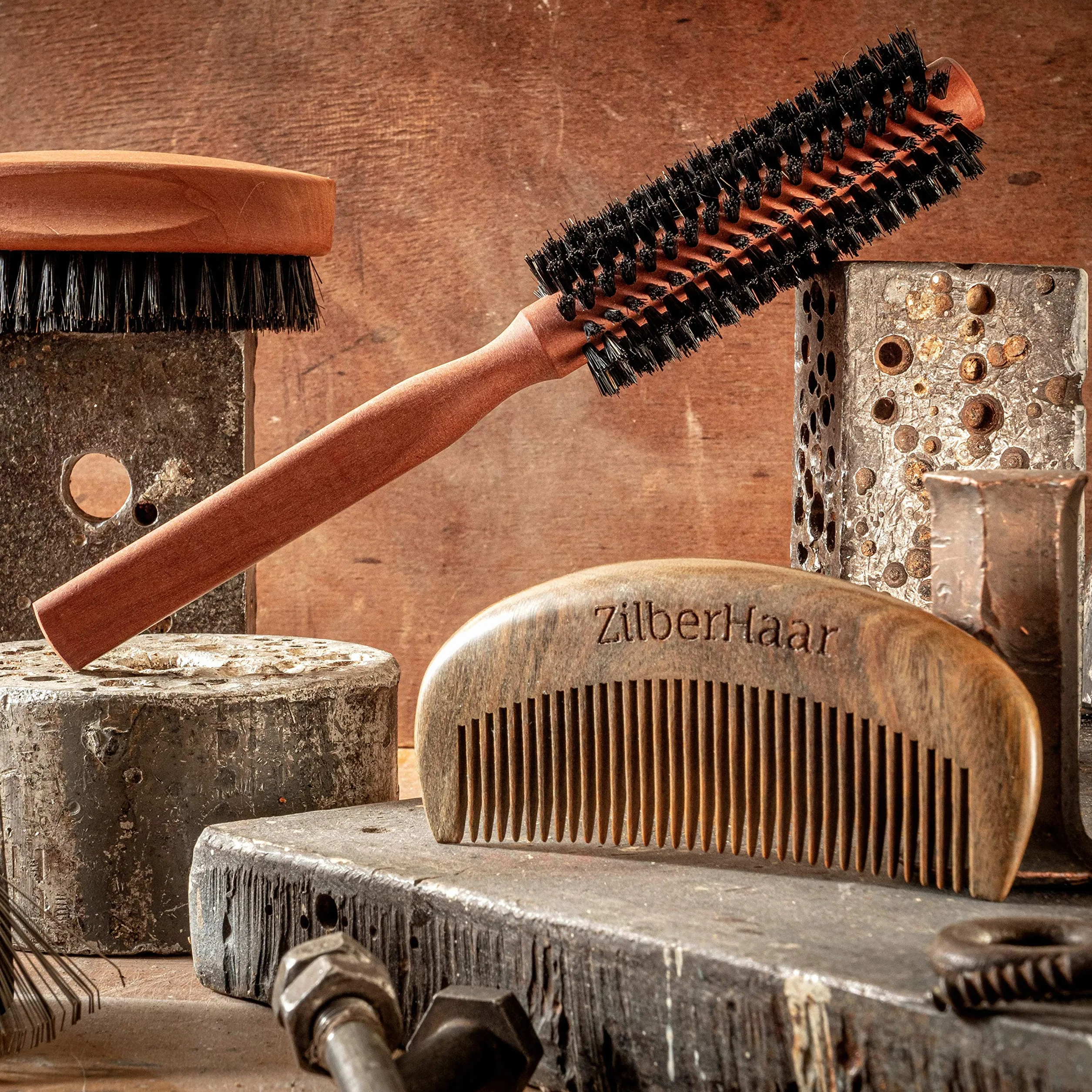 ZilberHaar - Pettine da Barba - 100% Legno di Sandalo Profumato - Accessorio Essenziale per la Cura della Barba per Uomo, Liscia la Barba senza Elettricità Statica - Pettine Fatto a Mano