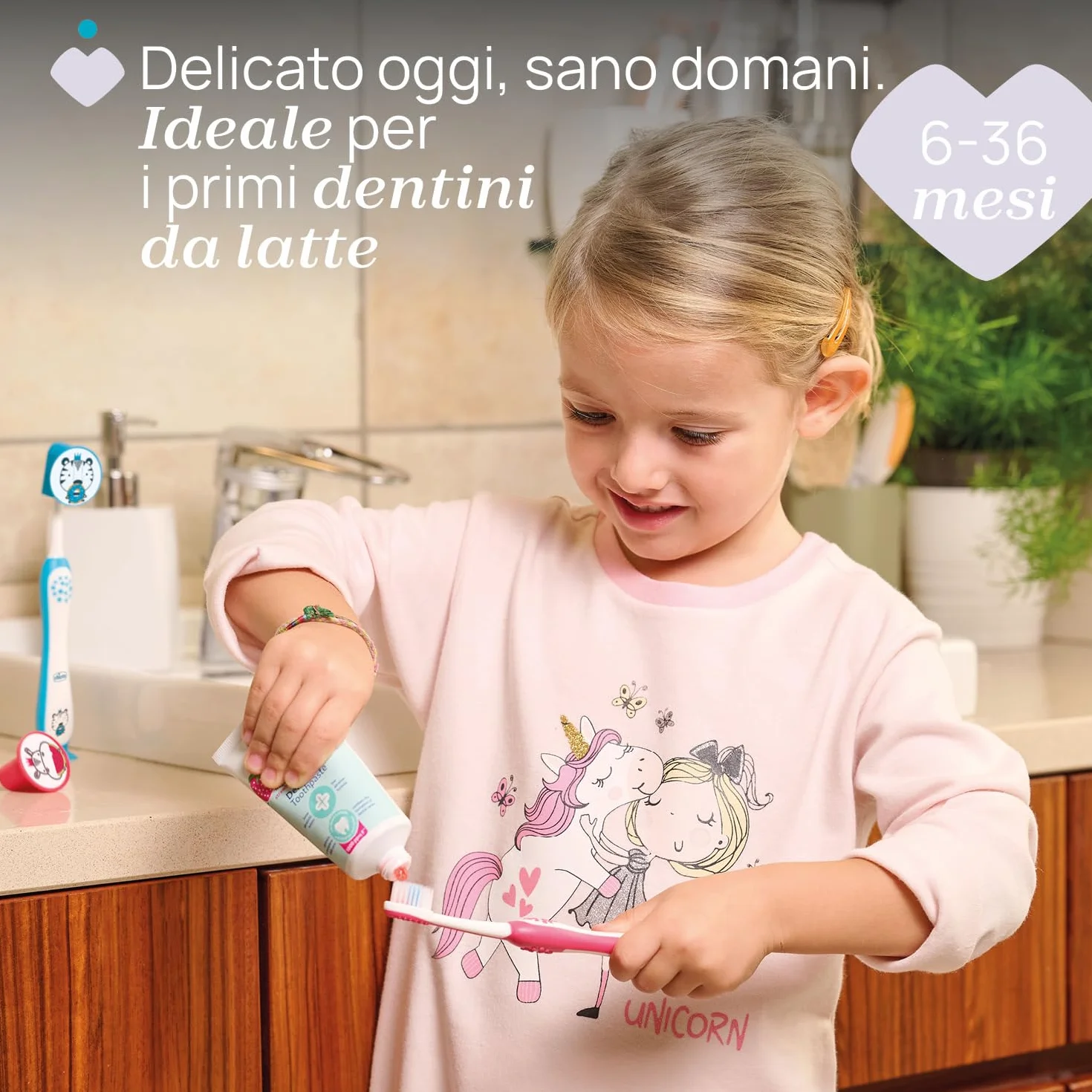Chicco Set Spazzolino e Dentifricio per Bambini, Con Pratico Astuccio, Set Comprende Dentifricio Al Gusto Fragola e Spazzolino con Setole Morbide e Ventosa, Set da Viaggio, 3-6 Anni, Azzurro