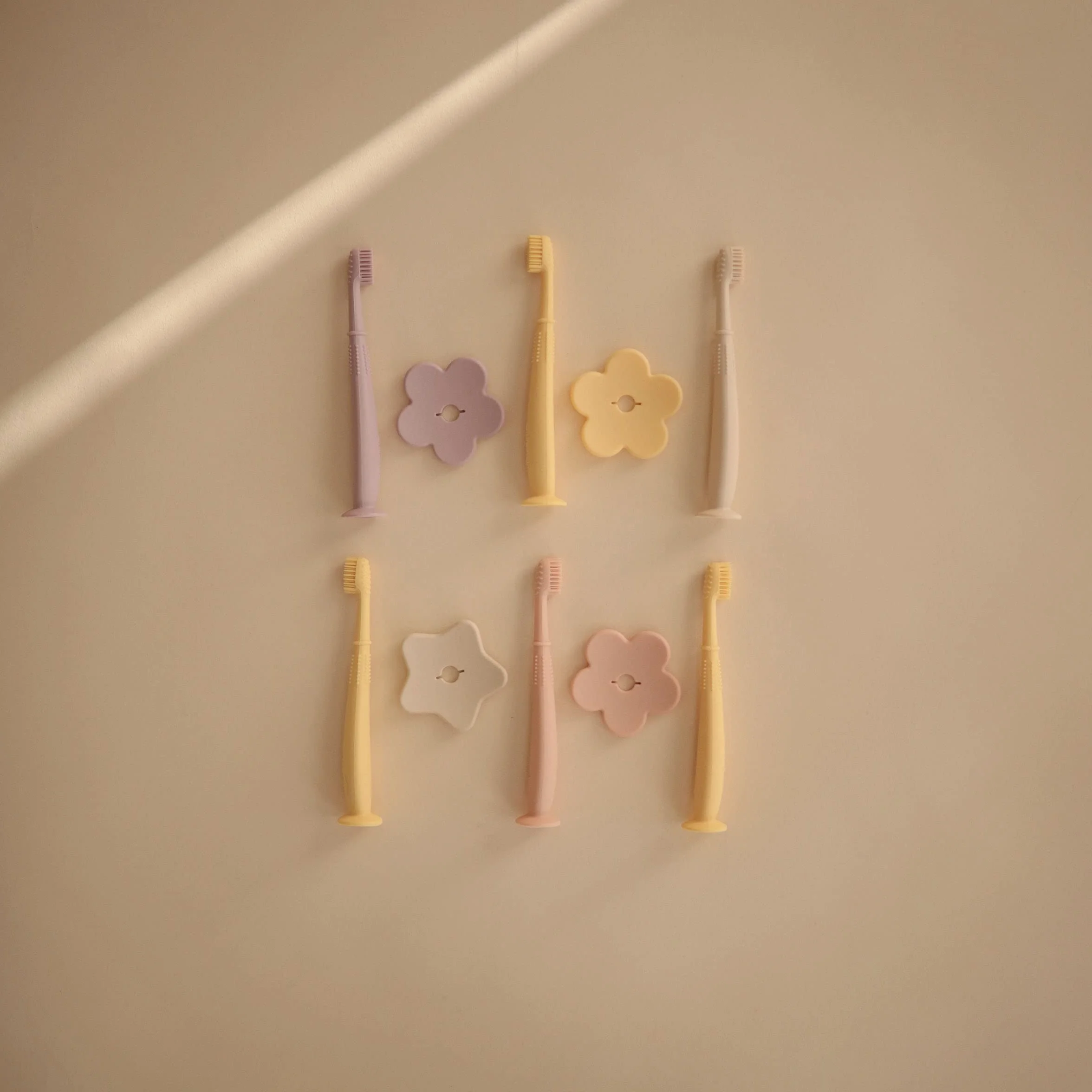 Mushie | Spazzolino da Denti da Allenamento per Bambini | Senza BPA | Training Brush & Primo Spazzolino | Accessori per Bambini Sicuri e di Alta Qualità | Soft Lilac
