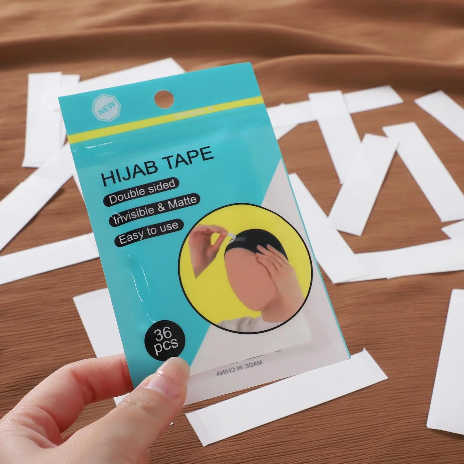 Pacchetto 36pcs Strisce Adesive Anti -Esposizione per Donne Usi Singoli Nastro A Doppio Lato Collare Fisso con Adesivi Antisciplici in Tessuto A Doppio Lato Hijab Hijab